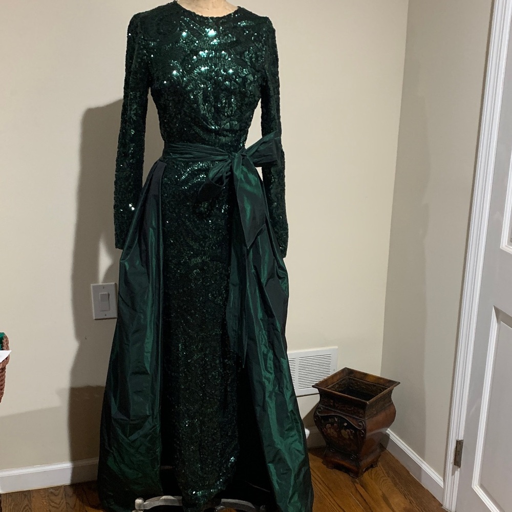 NWT Teri Jon Elegant Green Sequin Evening Gown size 4